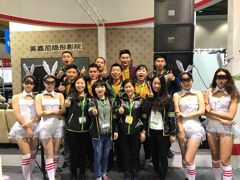 <b>2017廣州國際專業燈光、音響展第二天，一禾科技展位依舊火爆</b>