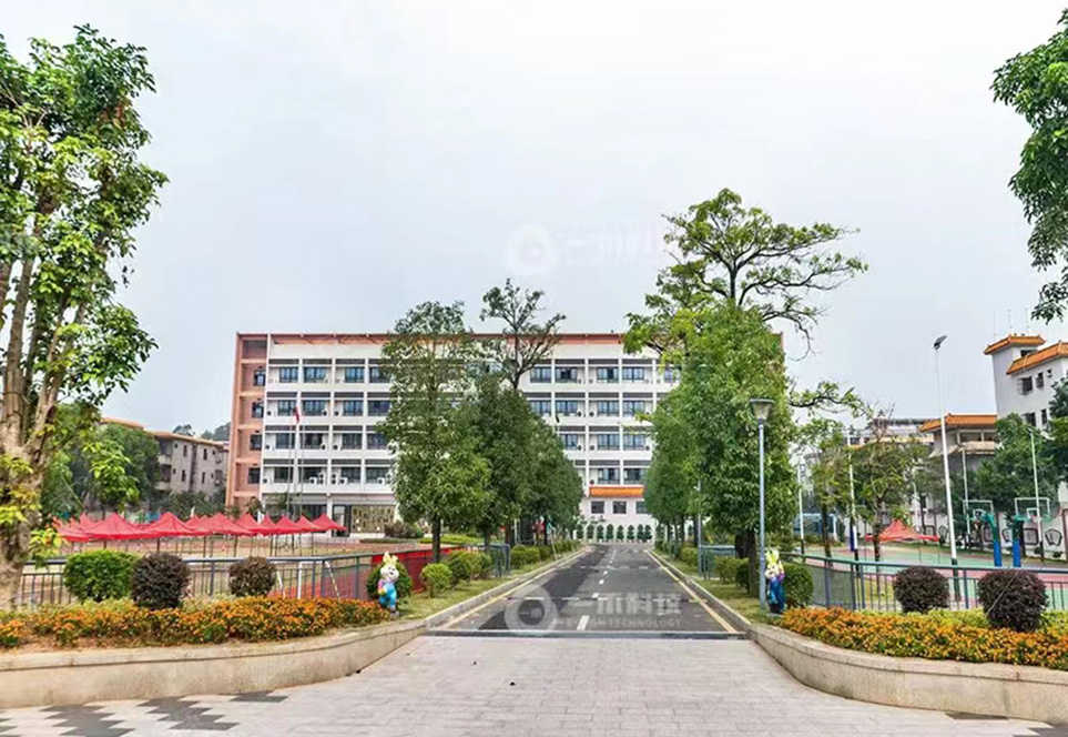 <b>深圳坪山中心小學</b>